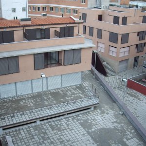 Construcció d’edifici plurifamiliar, cases unifamiliars, 5.000 m2 de pàrquing públic, zona exterior plaça pública 2.000 m2 a Viladecans