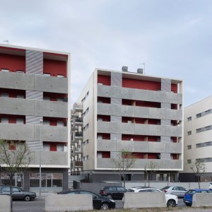 Construcció de 82 habitatges socials, locals comercials i 5.000 m2 de plantes parking